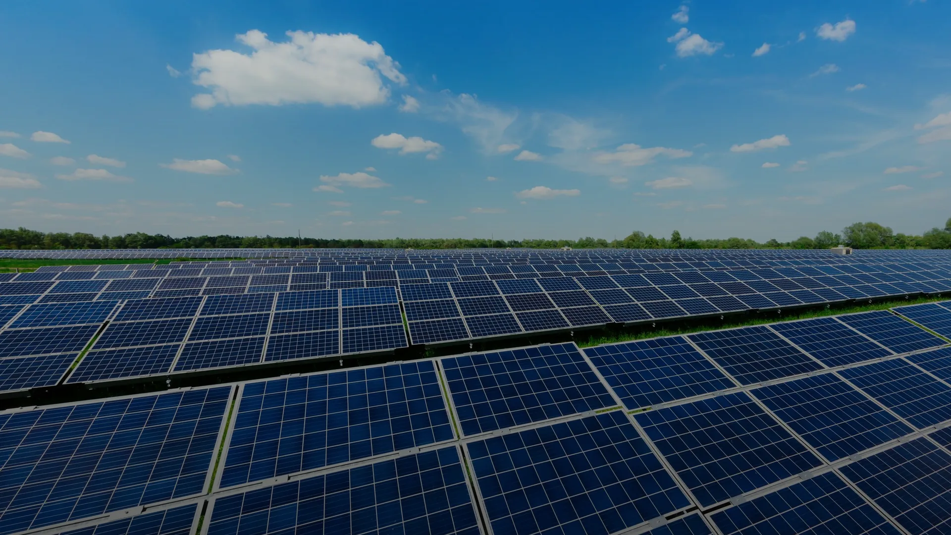 Team bei PV‑Anlage – OSPV